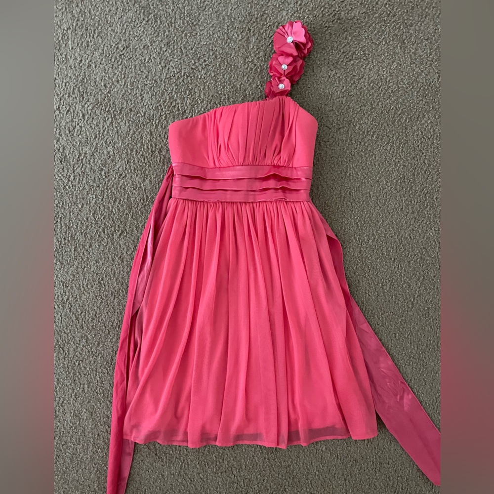 Elegant, short coral dress!
